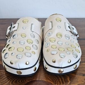 Gianni Bini Women's Cream Suede Clogs/Mules with Silver/Gold Accents Size 9.5